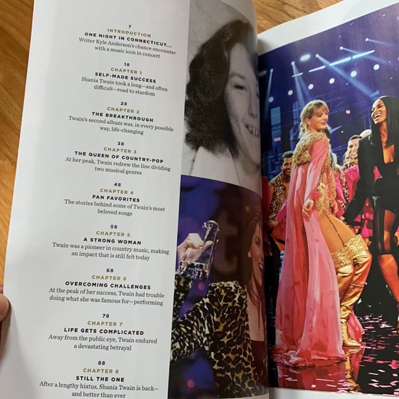 Country Legend Shania Twain Magazine - Picture 2 of 16